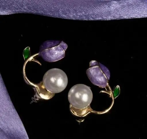 Lotus studs