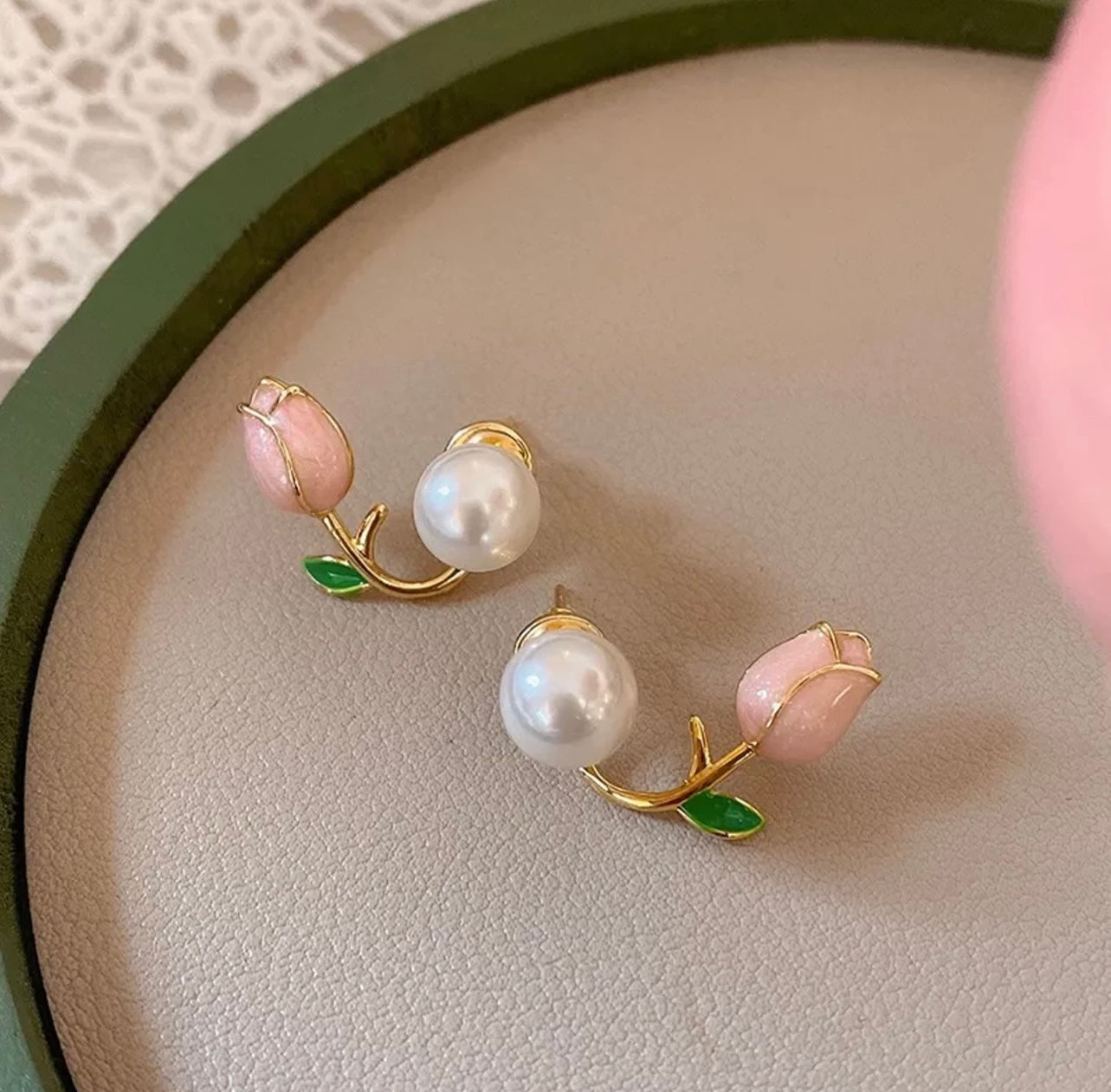 Lotus studs