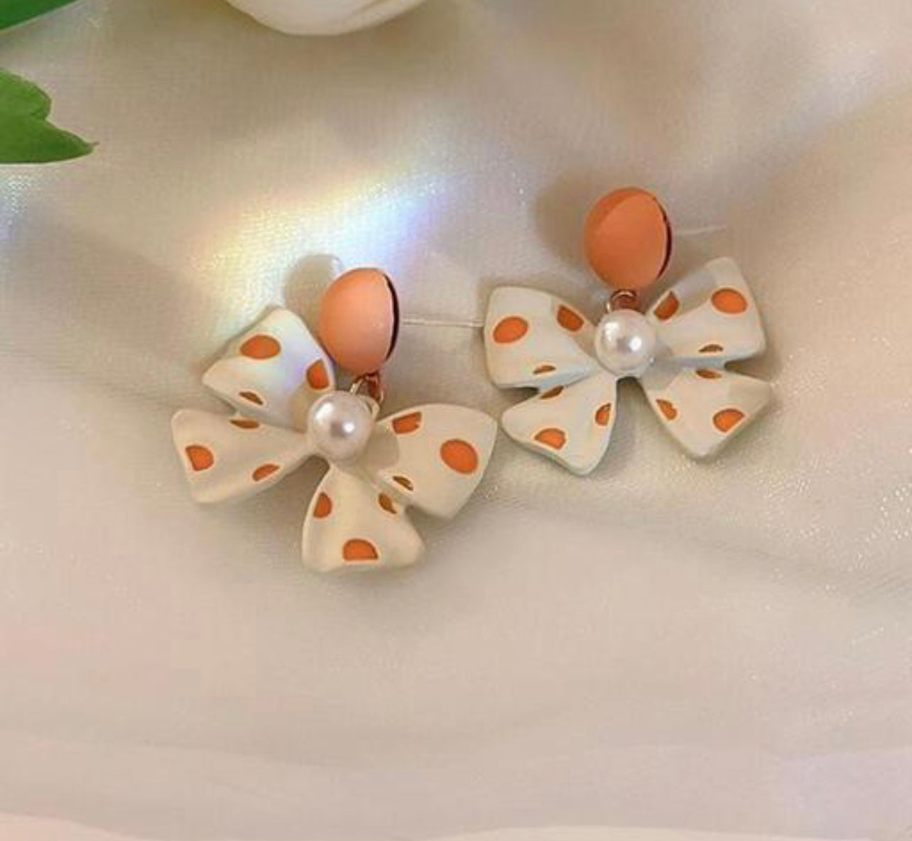 Stylish bow earrings