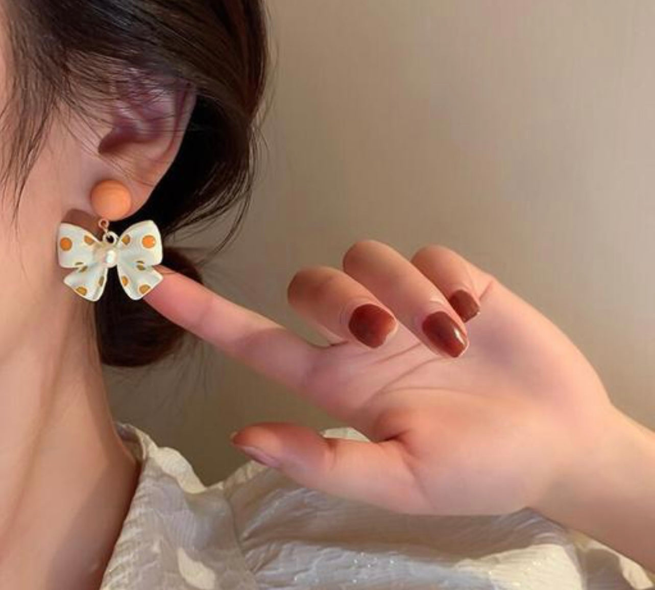 Stylish bow earrings